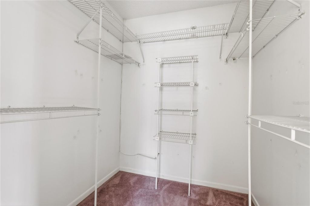 Image 20 of property listing at 618 WOODRIDGE DRIVE, Fern Park, FL 32730