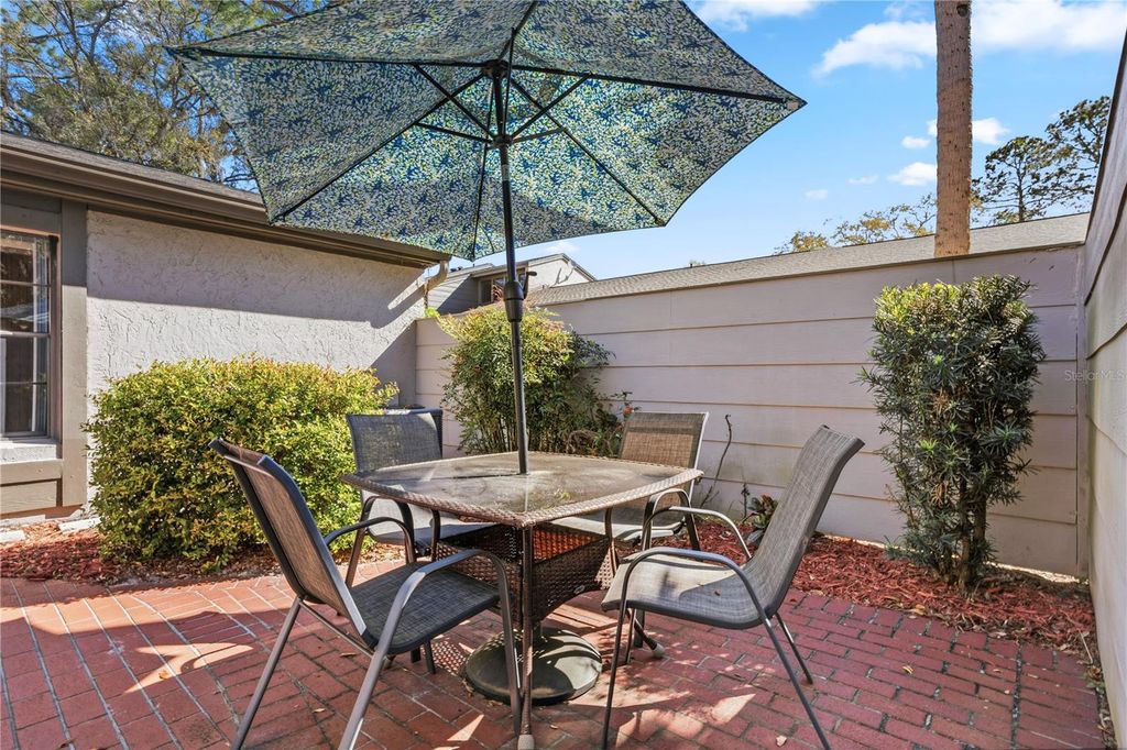 Image 3 of property listing at 618 WOODRIDGE DRIVE, Fern Park, FL 32730