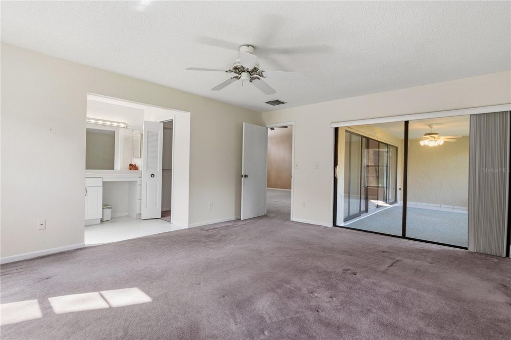 Image 32 of property listing at 618 WOODRIDGE DRIVE, Fern Park, FL 32730
