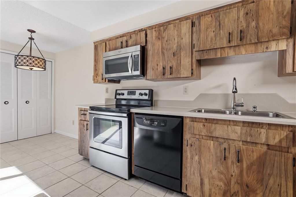 Image 38 of property listing at 618 WOODRIDGE DRIVE, Fern Park, FL 32730