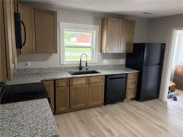 103 E Street, Creighton, MO 64739