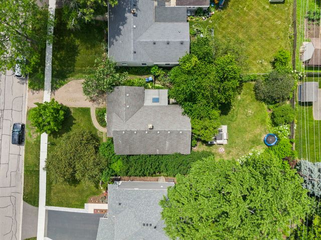 1020 S Gables Boulevard, Wheaton, IL 60189