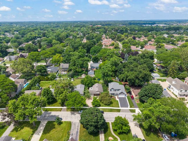 1020 S Gables Boulevard, Wheaton, IL 60189