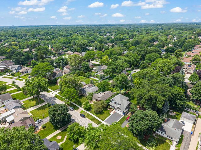 1020 S Gables Boulevard, Wheaton, IL 60189