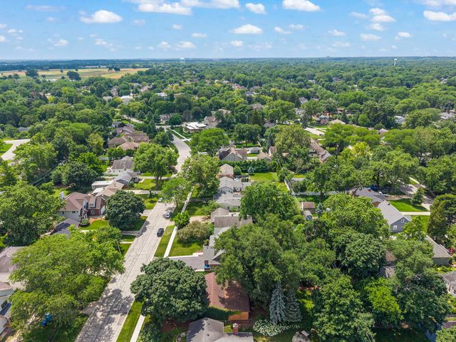 1020 S Gables Boulevard, Wheaton, IL 60189