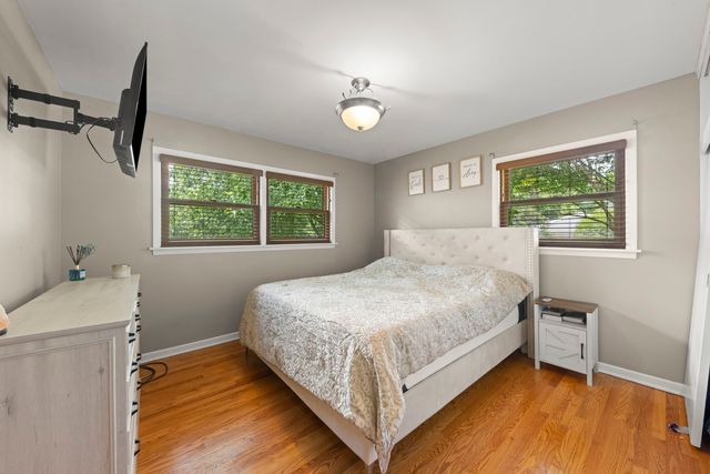 1020 S Gables Boulevard, Wheaton, IL 60189