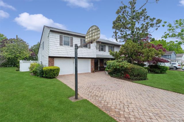 84 Nottingham Road, Manhasset Hills, NY 11040