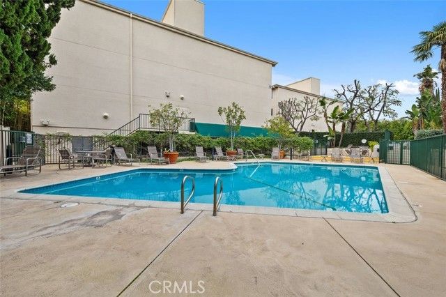 4501 Cedros 239, Sherman Oaks, CA 91403