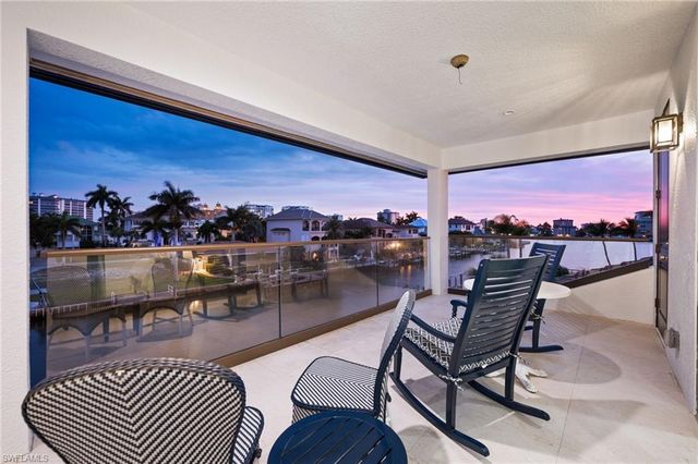 388 Pine AVE, Naples, FL 34108