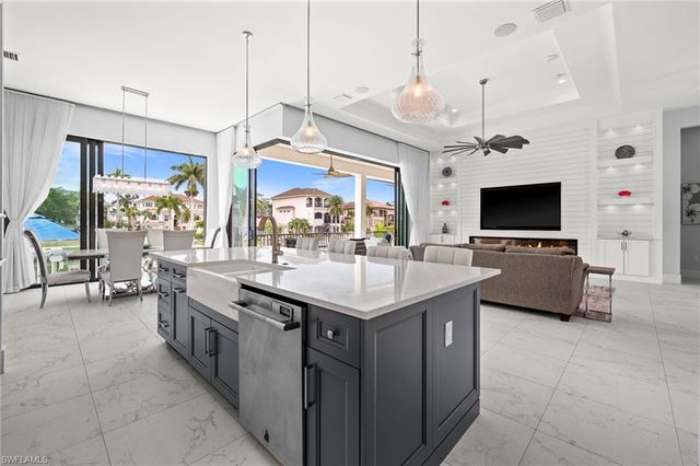 388 Pine AVE, Naples, FL 34108