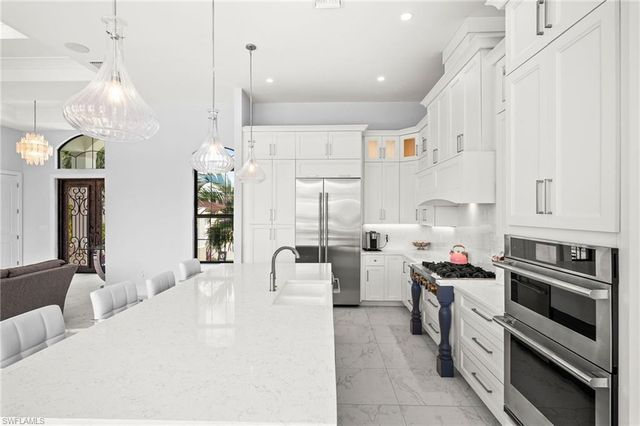 388 Pine AVE, Naples, FL 34108
