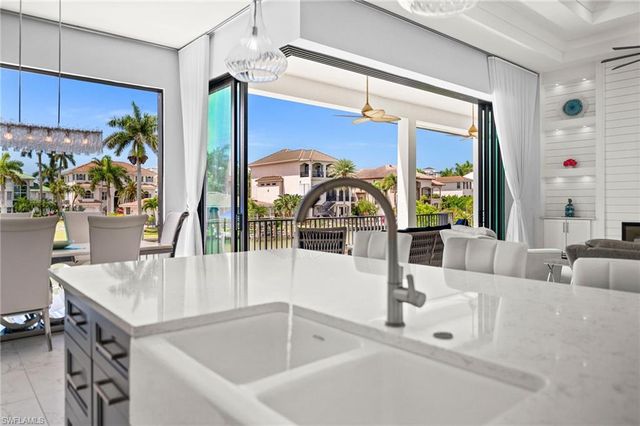 388 Pine AVE, Naples, FL 34108