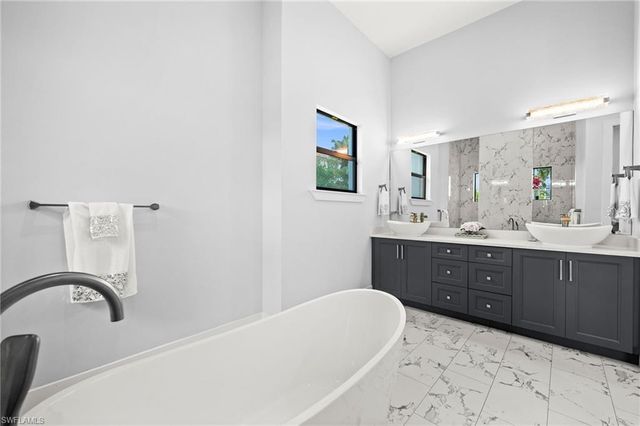 388 Pine AVE, Naples, FL 34108