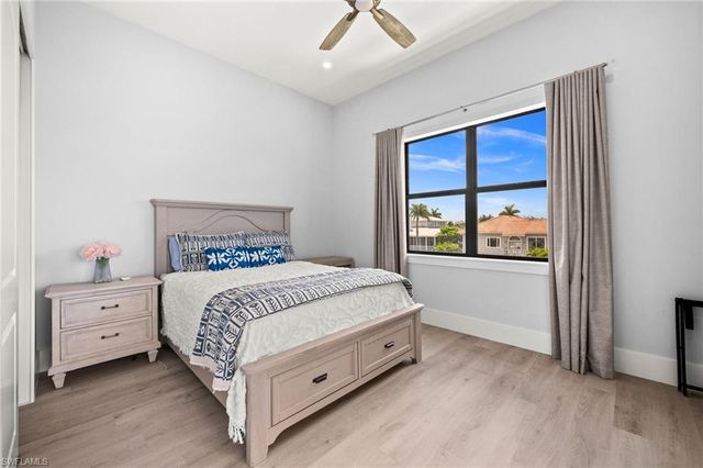 388 Pine AVE, Naples, FL 34108