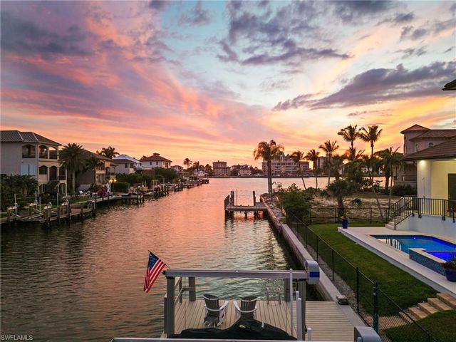 388 Pine AVE, Naples, FL 34108