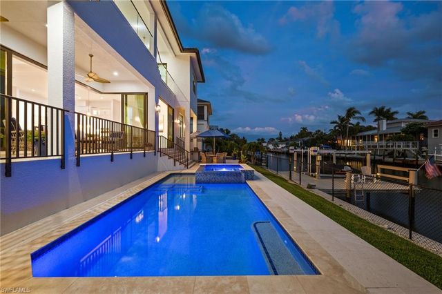 388 Pine AVE, Naples, FL 34108