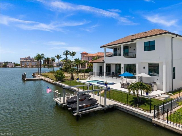 388 Pine AVE, Naples, FL 34108