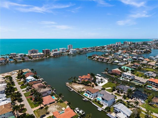 388 Pine AVE, Naples, FL 34108