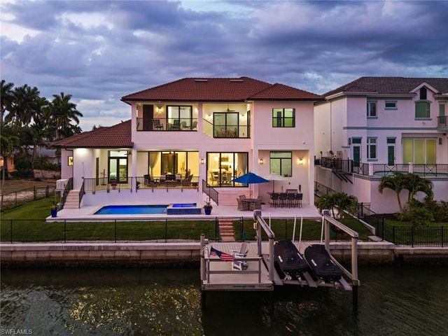 388 Pine AVE, Naples, FL 34108