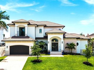 388 Pine AVE, Naples, FL 34108