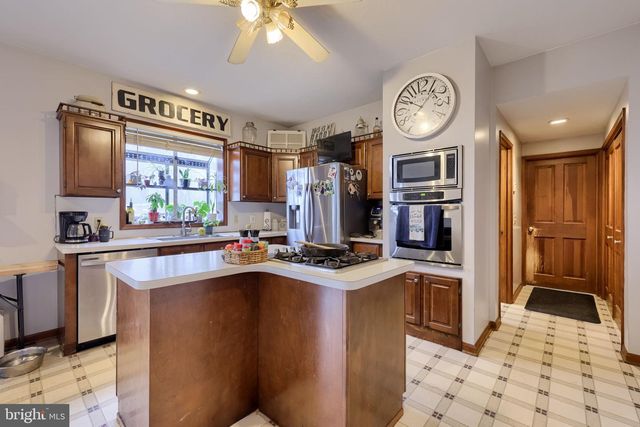 180 SPRINGVALE RD, Red Lion, PA 17356