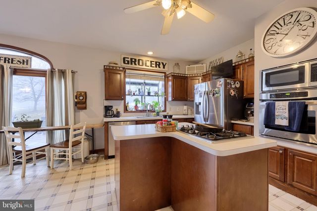 180 SPRINGVALE RD, Red Lion, PA 17356