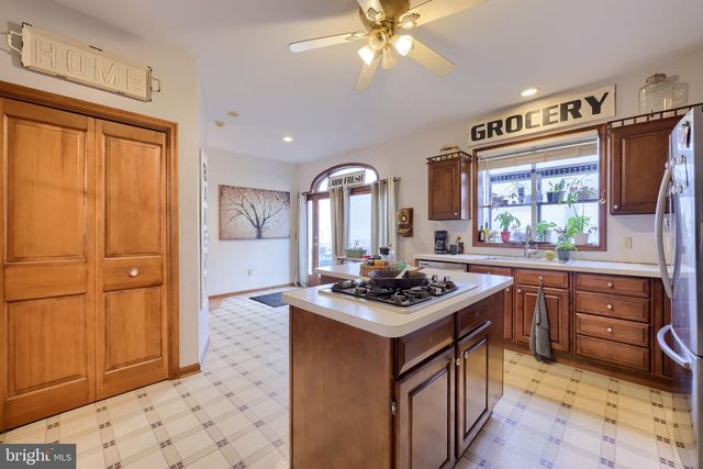 180 SPRINGVALE RD, Red Lion, PA 17356