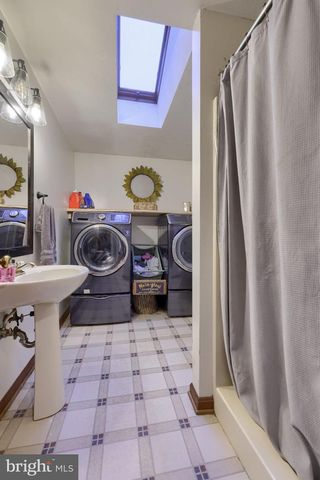 180 SPRINGVALE RD, Red Lion, PA 17356