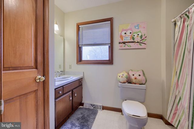 180 SPRINGVALE RD, Red Lion, PA 17356
