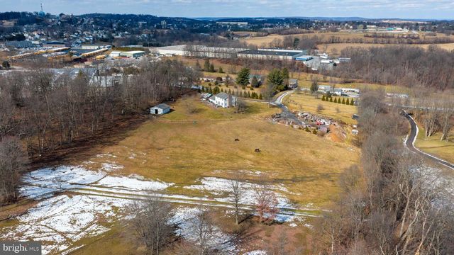 180 SPRINGVALE RD, Red Lion, PA 17356