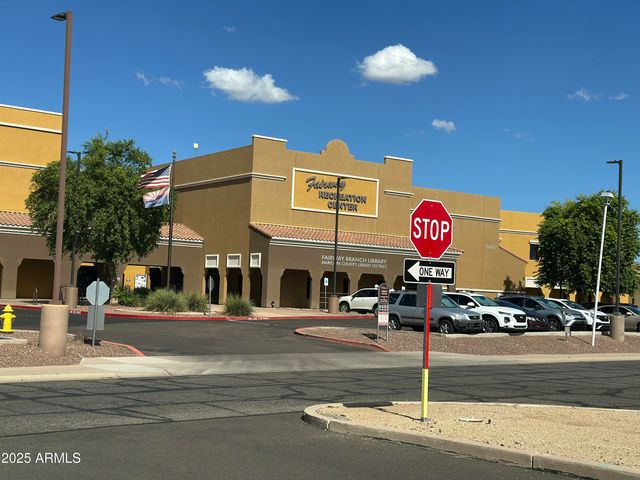 10847 N FAIRWAY Court 211, Sun City, AZ 85351