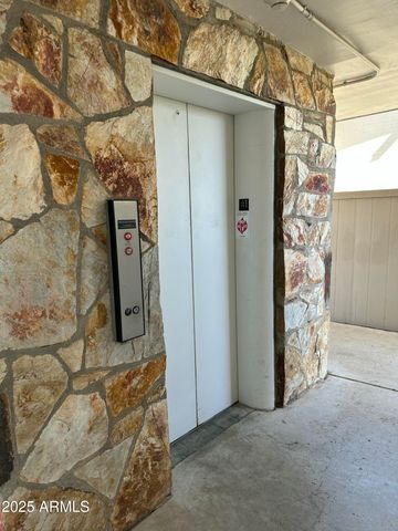 10847 N FAIRWAY Court 211, Sun City, AZ 85351