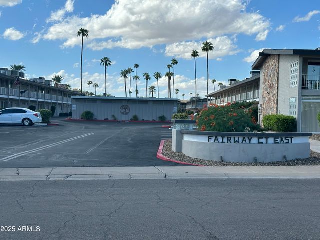 10847 N FAIRWAY Court 211, Sun City, AZ 85351