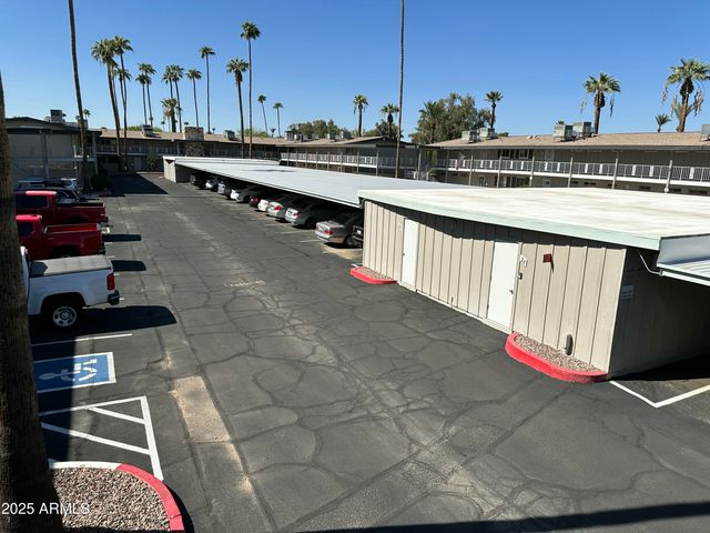 10847 N FAIRWAY Court 211, Sun City, AZ 85351