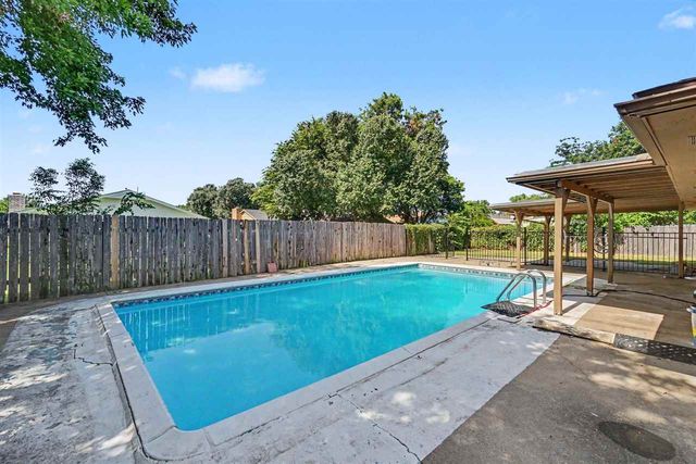 6308 NW Andrews Ave, Lawton, OK 73505