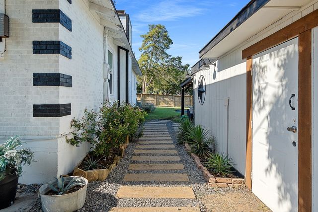 9207 Angora Street, Dallas, TX 75218