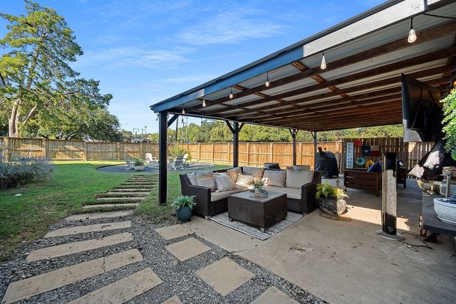 9207 Angora Street, Dallas, TX 75218