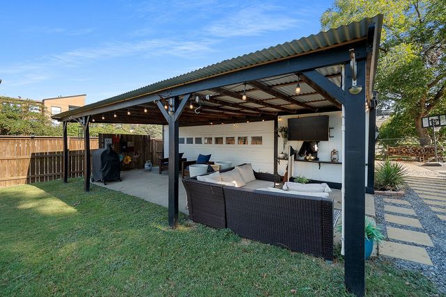 9207 Angora Street, Dallas, TX 75218