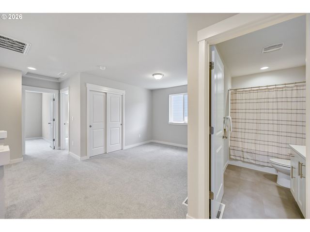 16999 Se HAGEN Rd, Happy Valley, OR 97086