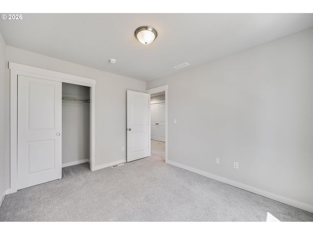 16999 Se HAGEN Rd, Happy Valley, OR 97086