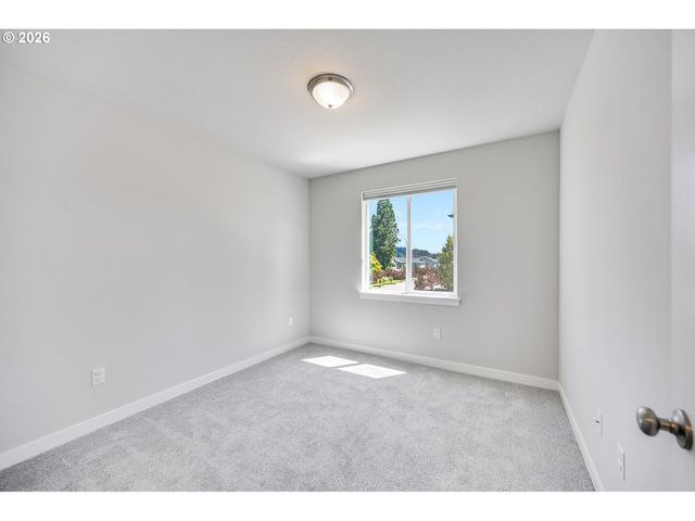 16999 Se HAGEN Rd, Happy Valley, OR 97086