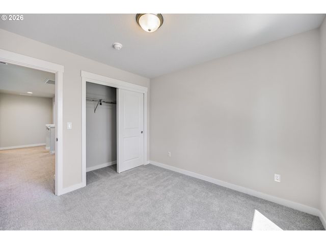 16999 Se HAGEN Rd, Happy Valley, OR 97086