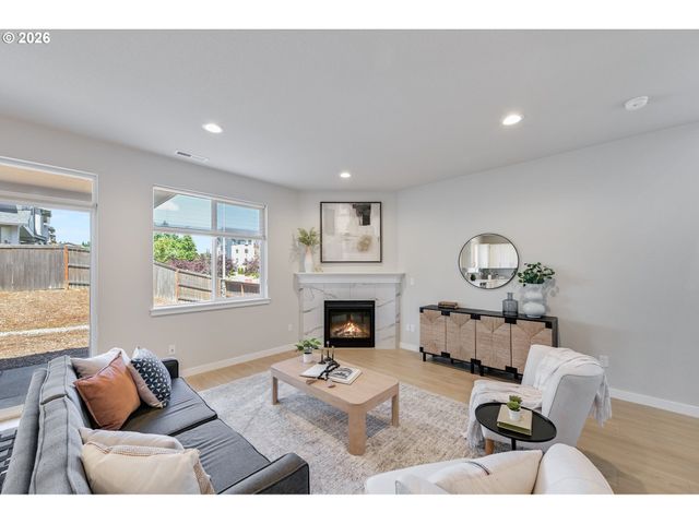 16999 Se HAGEN Rd, Happy Valley, OR 97086