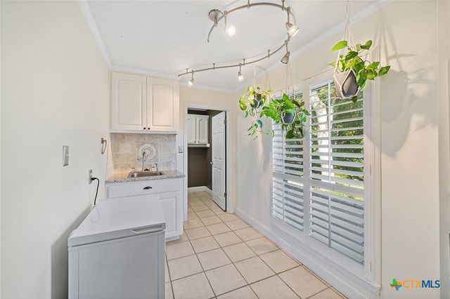 801 Arrowhead Drive, Salado, TX 76571