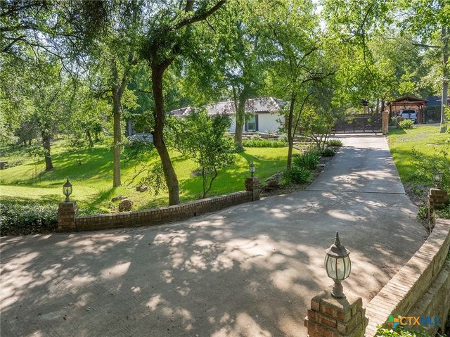 801 Arrowhead Drive, Salado, TX 76571