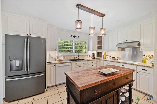 801 Arrowhead Drive, Salado, TX 76571