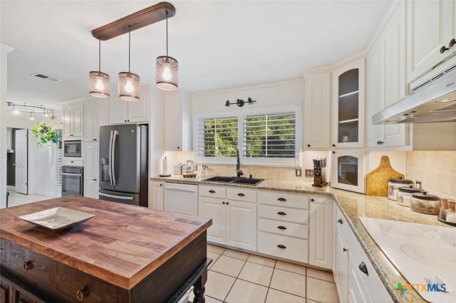 801 Arrowhead Drive, Salado, TX 76571