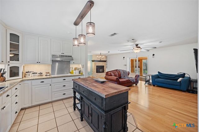 801 Arrowhead Drive, Salado, TX 76571