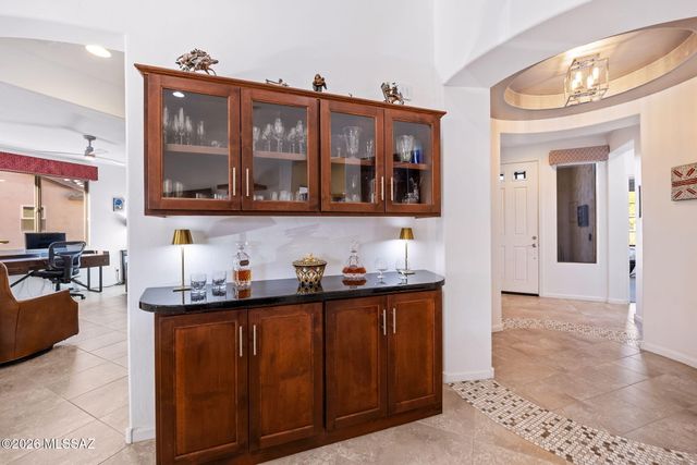 2396 E Sky Creek Drive, Green Valley, AZ 85614