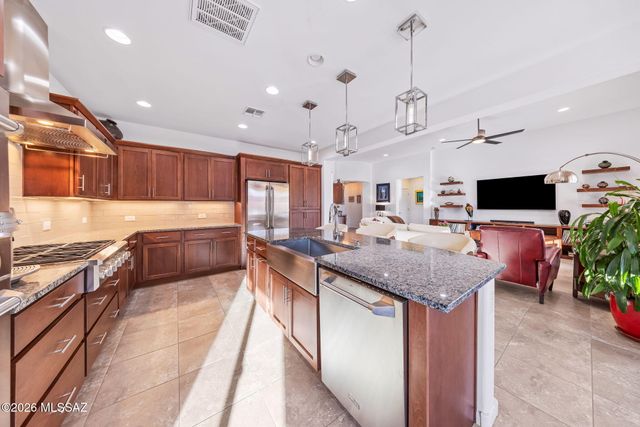 2396 E Sky Creek Drive, Green Valley, AZ 85614